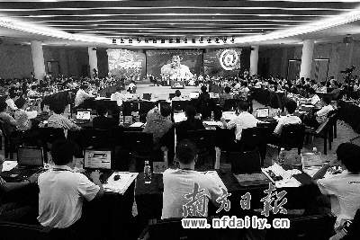 草根網(wǎng)民高峰論壇舉行現(xiàn)場不設(shè)主席臺