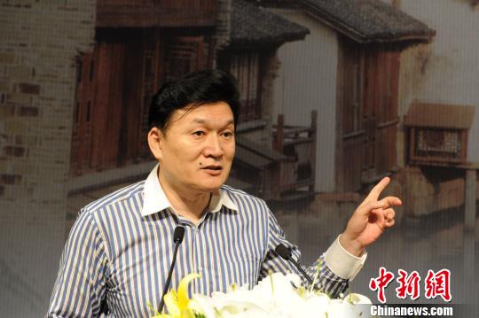 王旭明視微博為新聞發(fā)言臺(tái)趣談官員說(shuō)話之道