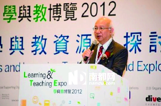 <p>    政府資訊科技總監(jiān)賴錫璋在2012香港學(xué)與教博覽談?wù)W(wǎng)絡(luò)對教育的支持。</p>