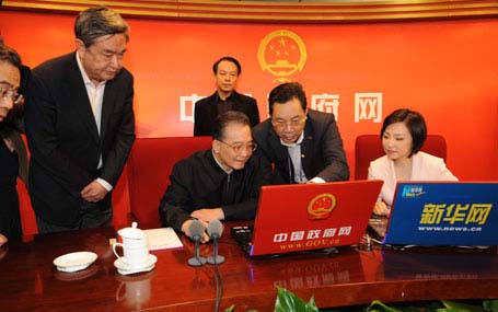 總理與網(wǎng)友在線交流 民意直通中央