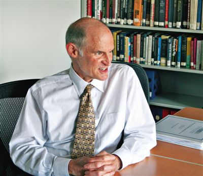 布魯斯·麥康納爾:用互聯(lián)網(wǎng)力量要考慮網(wǎng)民利益