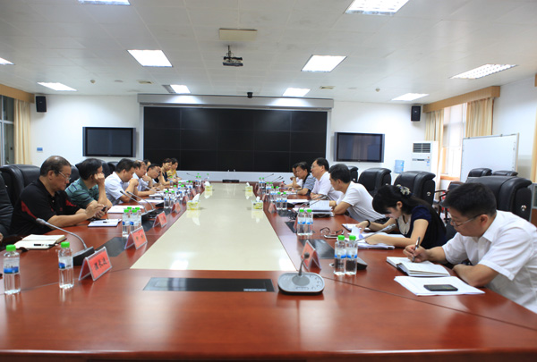 湖南省政府經(jīng)濟研究信息中心匯報了省政府門戶網(wǎng)站當前工作及全省網(wǎng)上政務(wù)服務(wù)平臺建設(shè)有關(guān)建議。