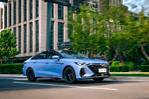 星瑞、長(zhǎng)安UNI-V組團(tuán)找艾瑞澤8掰手腕，后者：我讓你們雙手都用上