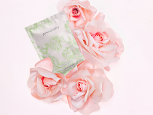 真珠美學面膜滿滿玫瑰能量，讓美麗容顏盡情綻放