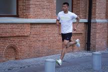 跑馬拉松需要準(zhǔn)備什么裝備，國產(chǎn)跑鞋品牌多威助你沖刺更好成績